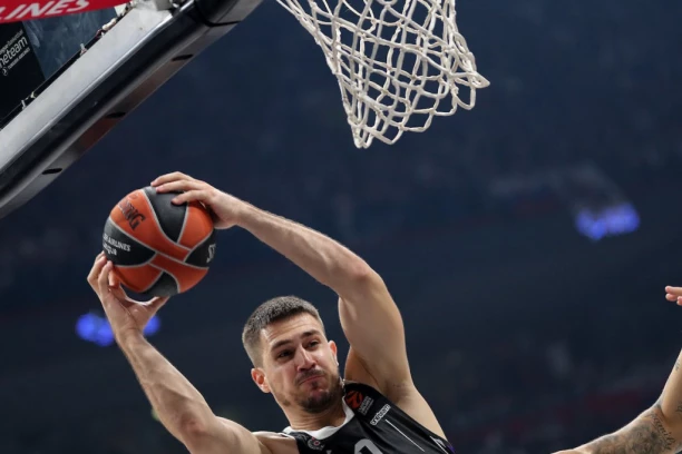 MARINKOVIĆ NAKON POBEDE NAD BAJERNOM: "Nilikinu smo već naučili neke navijačke pesme!" (VIDEO)