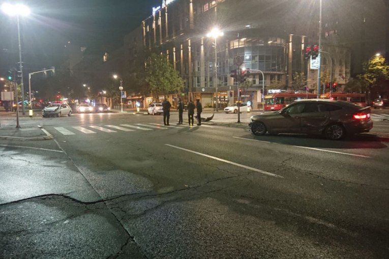 Udes ispred skupštine