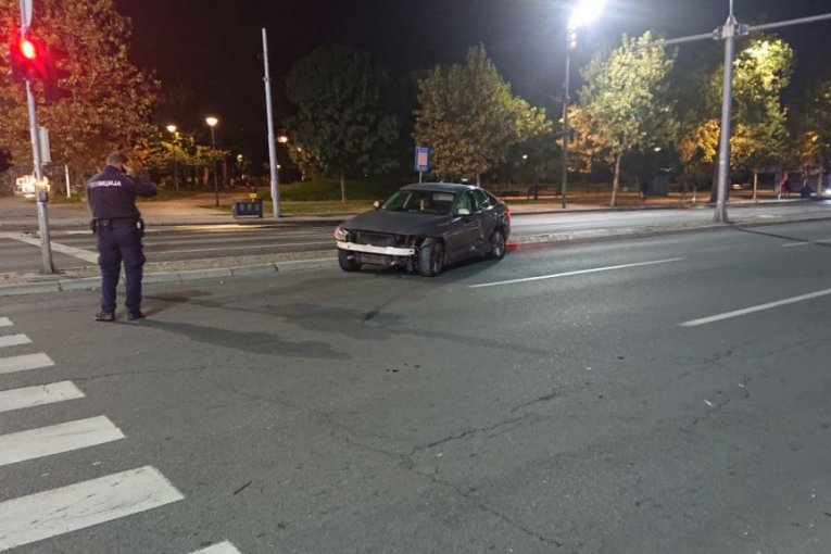 Udes ispred skupštine