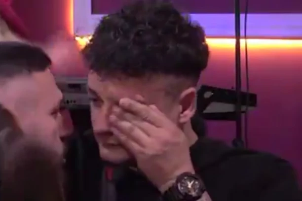 TERZA KOLABIRAO U SUZAMA! Jezive scene na žurki u "Eliti 8" - uhvatio se za GLAVU, pa se SRUŠIO ko sveća! (FOTO)