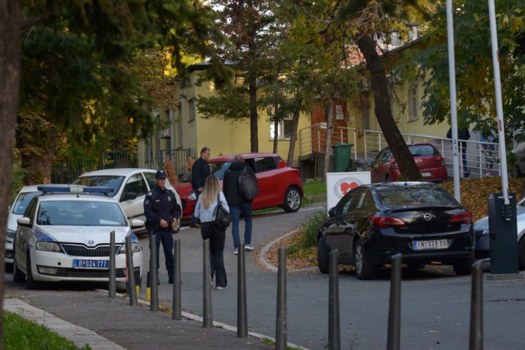 Dovoženje Koste Kecmanovića na suđenje