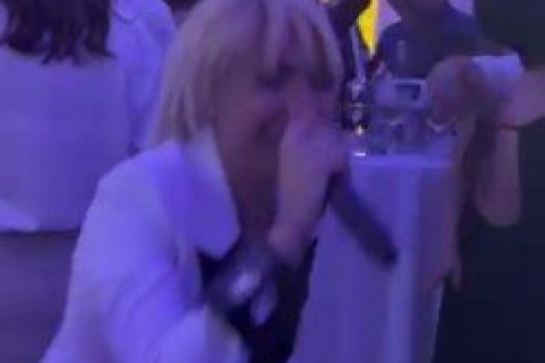 Jovana Jeremić uzela bakšiš od 1.000 evra na svadbi