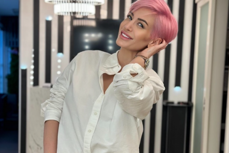 Dušica Jakovljević se ofarbala u pink