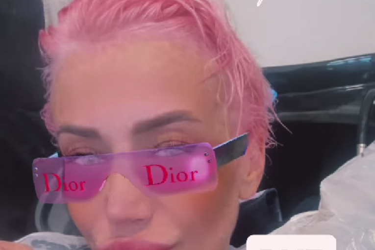 Dušica Jakovljević se ofarbala u pink
