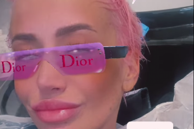 Dušica Jakovljević se ofarbala u pink