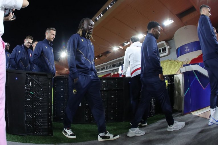 Crveno-beli su osetili travu stadionu u Monte Karlu