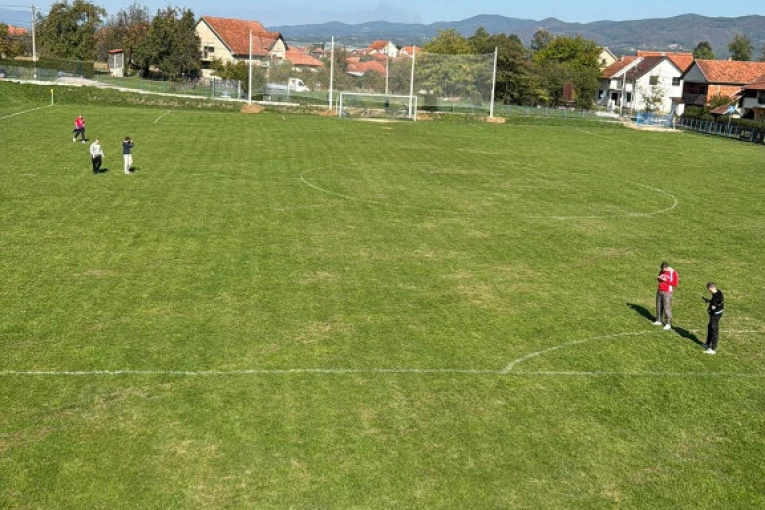 PODRŠKA IZ DALEKOG TAJLANDA: Nekadašnji fudbaleri Partizana i Zvezde sa dresom niželigaša!