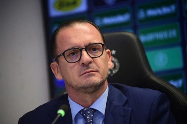 MIJATOVIĆ O SMENI BLAGOJEVIĆA I BORBI ZA TITULU: "Nema sentimentalnosti, mi tražimo rezultate"