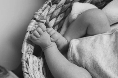 JEDNA BEBA PREMINULA, DESETORO OBOLELO OD TROVANJA: Svi su jeli istu hranu, ovo ih je pokosilo