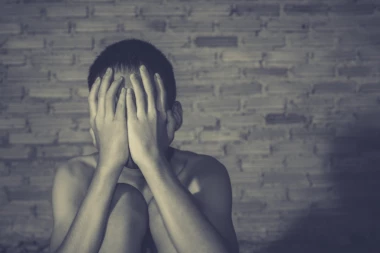 JEZIVO! Potvrđena optužnica protiv MONSTRUMA (51) zbog SEKSUALNOG ZLOSTAVLJANJA sina (7)