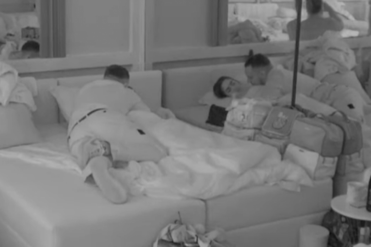 Gastoz ljubi Anđelu Đuričić dok spava Elita 8 Zadruga