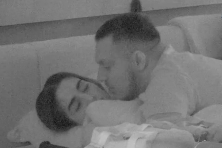 Gastoz ljubi Anđelu Đuričić dok spava Elita 8 Zadruga