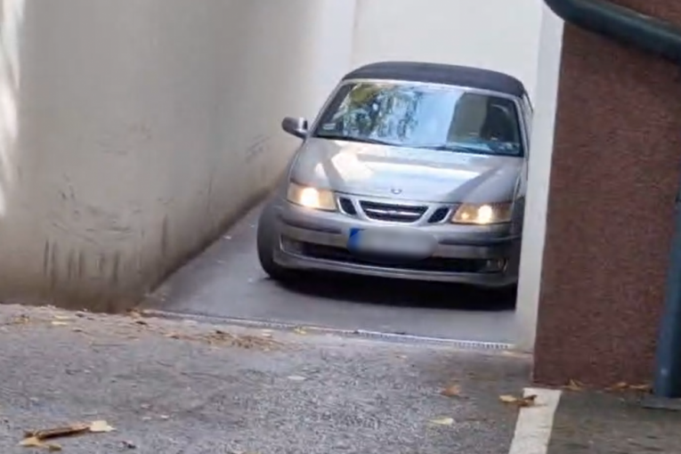 Sergej napustio stan