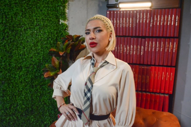 "ŽIVIM ZA LJUBAV": Jovana Jeremić zagolicala maštu javnosti - voditeljka ima novog partnera?!