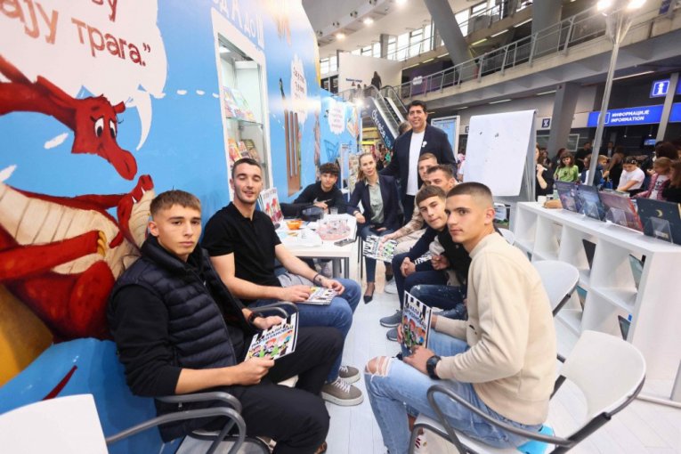 Crno-beli posetili sajam knjiga u Beogradu