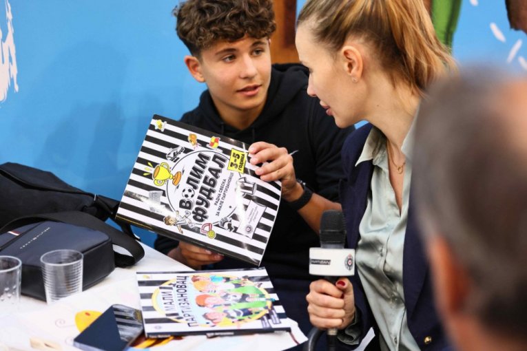 Crno-beli posetili sajam knjiga u Beogradu