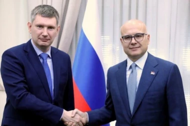 Premijer Vučević se sastao sa ruskim ministrom za ekonomski razvoj Maksimom Rešetnjikovom