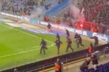 OPŠTI HAOS: Navijači su spašavali živu glavu - ovakvo divljanje huligana se ne pamti! (UZNEMIRUJUĆI VIDEO)