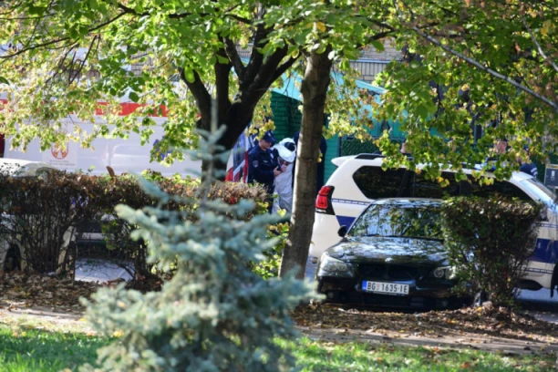 REPUBLIKA NA LICU MESTA: Snimak hapšenja muškarca koji je ranio sina i suprugu na Novom Beogradu! (VIDEO)