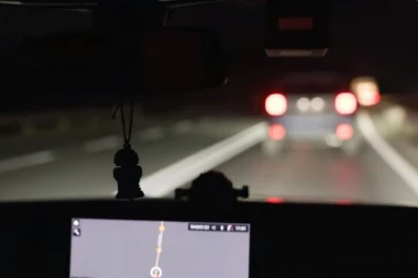 PRESRETAČIMA OTKRIVENO ČAK 20 PREKRŠAJA NASILNIČE VOŽNJE: Ekstremne brzine na putevima pod lupom!