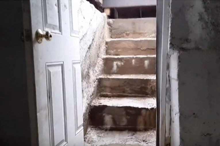 NAĐEN U PODRUMU POSLE 20 GODINA! Rešena misterija nestalog muškarca, svet u šoku! TROJE UHAPŠENO!