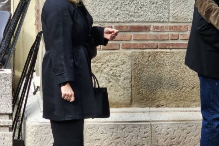 Dragana stigla na sahranu supruga Dragoslava