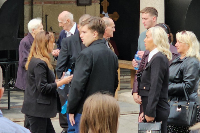 Deca Dragoslava Lazića iz prvog braka