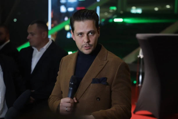 BIKOVIĆ RASPLAKAO FANOVE! Podelio najemotivniju fotku sa sinom Vasilijem (FOTO)