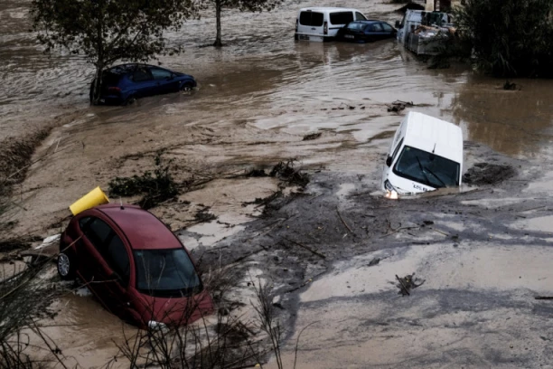 KATASTROFALNE POPLAVE U ANDALUZIJI, RASTE BROJ MRTVIH, na snazi crveno upozorenje zbog ekstremnih uslova