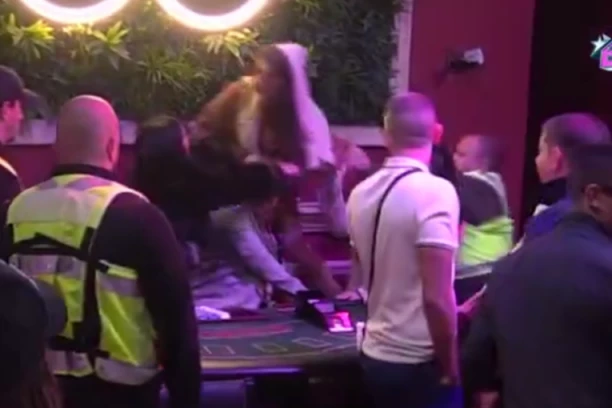 OBEZBEĐENJE OBORILO UČESNICU ELITE 8 NA POD! Momentalna reakcija produkcije zbog DIVLJANJA, nogama krenula da NABADA! (GALERIJA)