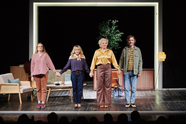 Predstava "Sedam sati sunčeve svetlosti"