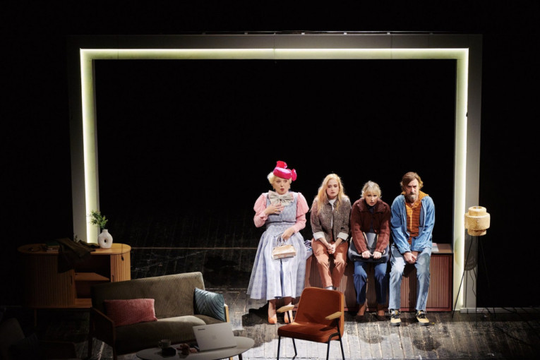 Predstava "Sedam sati sunčeve svetlosti"