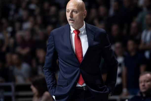 SAŠA OBRADOVIĆ DOBIO PITANJE, PA USTAO I NAPUSTIO KONFERENCIJU!