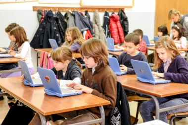 NIŠTA NE PREPUŠTA SLUČAJU: Ministarstvo ove zemlje priprema školsku decu za POČETAK SVETSKOG RATA