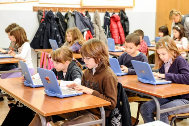 NIŠTA NE PREPUŠTA SLUČAJU: Ministarstvo ove zemlje priprema školsku decu za POČETAK SVETSKOG RATA