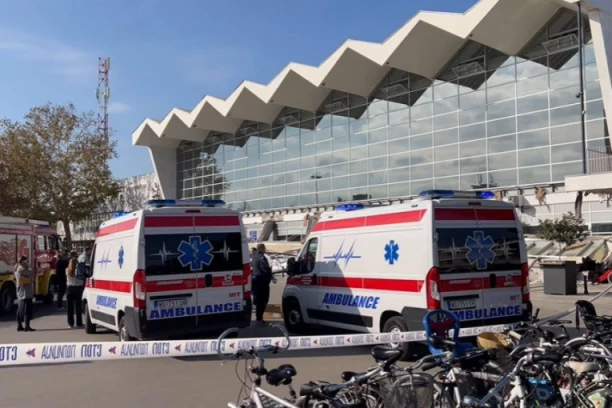 POVREĐENA I DECA I ODRASLI? Novi detalji haosa u Novom Sadu: Konstrukcija stanice odjednom pala na ljude! (FOTO, VIDEO)