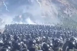 BESNI GRAĐANSKI RAT, POLICIJA "UBIJA" DEMONSTRANTE OD BATINA: Prava apokalipsa na ulicama Bolivije (VIDEO)