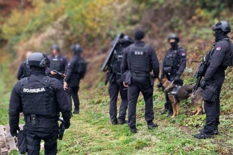 SVIREPO UBISTVO NA SVETOG NIKOLU! Sedeli sa slavskom trpezom, pa Staniša izvukao pištolj i izrešetao komšije! SIN TADA ZATEKAO UŽASAN PRIZOR PORED SVEĆE!