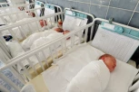 OVO SLAMA SRCE! U porodilištu Kliničkog centra ostavljeno 12 tek rođenih beba! RODITELJI IH NISU ŽELELI!