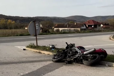 STRAVIČNA SAOBRAĆAJNA NESREĆA! Nastradala motociklistkinja!