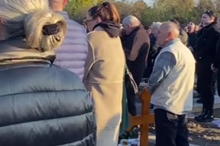 Natalija Ibraimov na sahrani Anđele Ruman