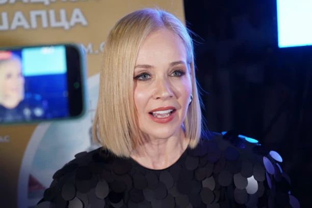 ODGOVOR JELENE ROZGE O ZABRANI SRPSKIH PEVAČA U HRVATSKOJ TRAJE DVE SEKUNDE: Zbog pevačice HITNO morali da intervenišu!