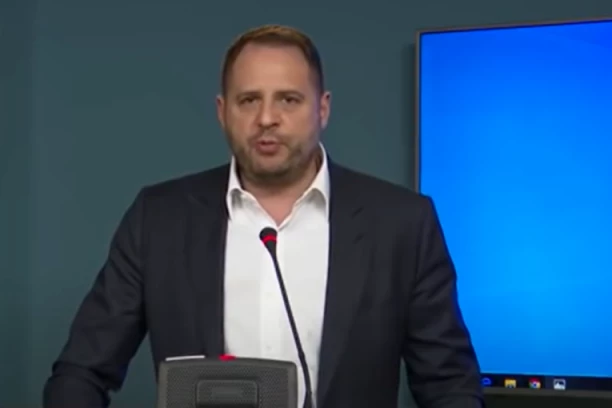 "IDEM NA FRONT!": Savetniku Zelenskog puko film! Podneo ostavku i ide PO PUŠKU