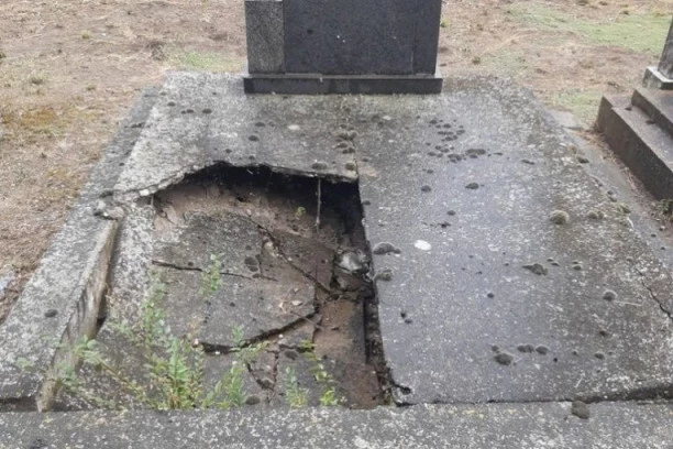 STRAVIČNO! Raskopano na desetine grobnica na groblju u Zaječaru, iz nekih pokradene  dragocenosti