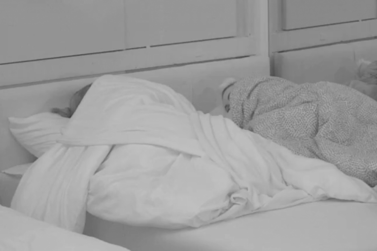 Miljana Kulić i Matea Stanković u istom krevetu Elita 8 Zadruga