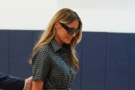 "OVO NIJE MELANIJA! PRAVA LUDOST": Proširile se teorije zavere nakon njenog dolaska u izborni štab! "Lavinu" komentara izazvale naočare nekadašnje prve dame