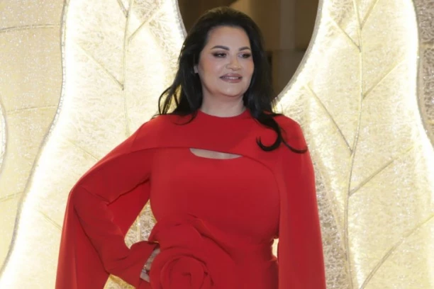 OVAKO MUZIČARE ČASTI "KRALJICA BAKŠIŠA": Kolaps na punoletstvu Janine ćerke, a OVE reči svi ponavljaju! (VIDEO)