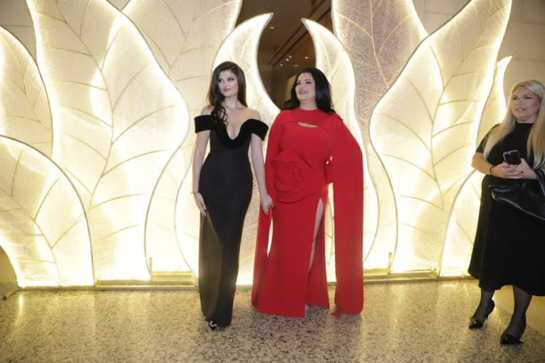 Jana i Kristina Džulijen Todorović