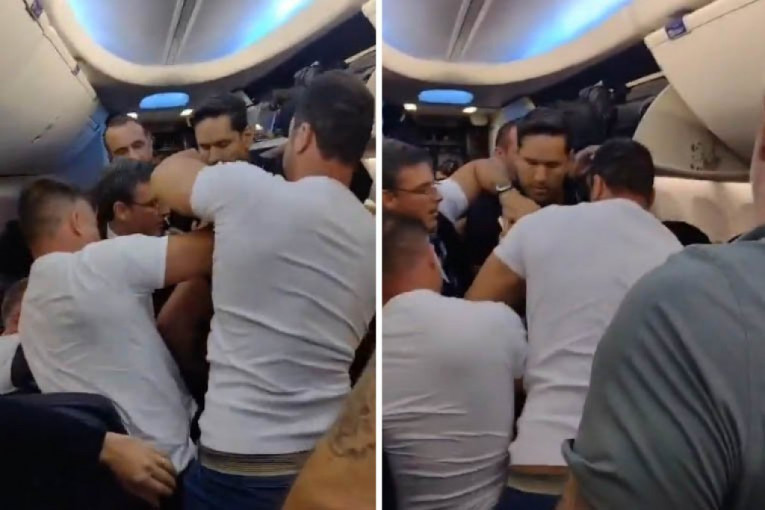 TERRIBLE FIGHT ON A PLANE, MASS BRAWL SHOCKED THE CREW! Passengers finally revealed why the conflict with the arrogant man started (VIDEO)