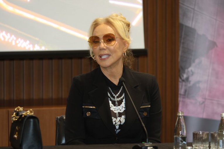 Brena na konferenciji za medije